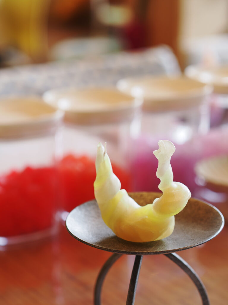 ぐるぐるしてもいい、2本でもいい、手ごねキャンドル